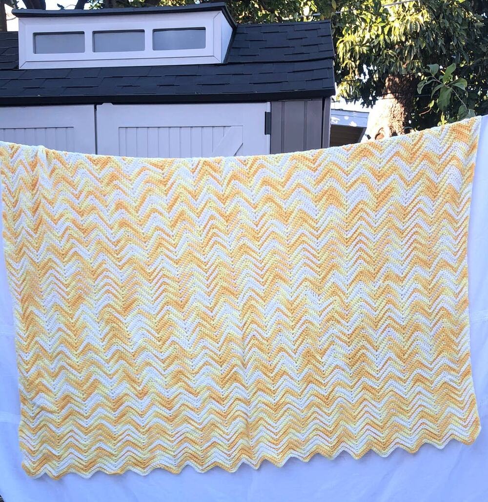 Handmade Crochet Afghan / Throw Blanket Vintage ZIG ZAG PATTERN 68 X 86